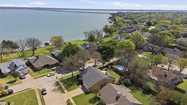 7801 Defender Lane, Rowlett, TX 75089