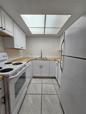 7601 PAULA DRIVE 3, Tampa, FL 33615