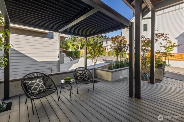 10731 B 17th Avenue NE, Seattle, WA 98125