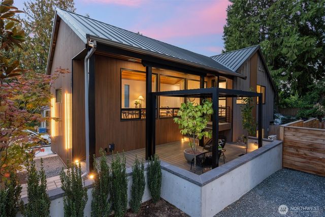 10731 B 17th Avenue NE, Seattle, WA 98125