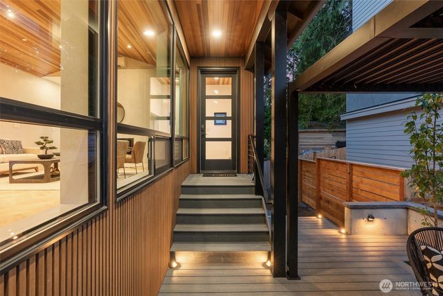 10731 B 17th Avenue NE, Seattle, WA 98125