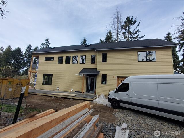 10731 B 17th Avenue NE, Seattle, WA 98125