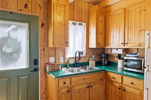 1 Kitty Hawk Lane, Six Mile, SC 29682