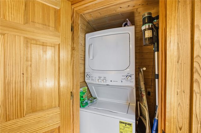 1 Kitty Hawk Lane, Six Mile, SC 29682