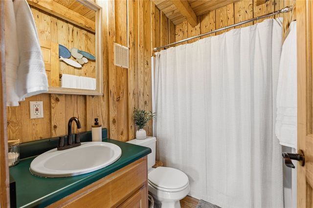 1 Kitty Hawk Lane, Six Mile, SC 29682