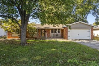 2405 South Rogers Avenue, Springfield, MO 65804