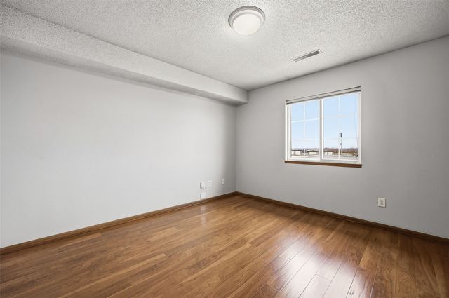 560 Penn Ct 11, North Liberty, IA 52317