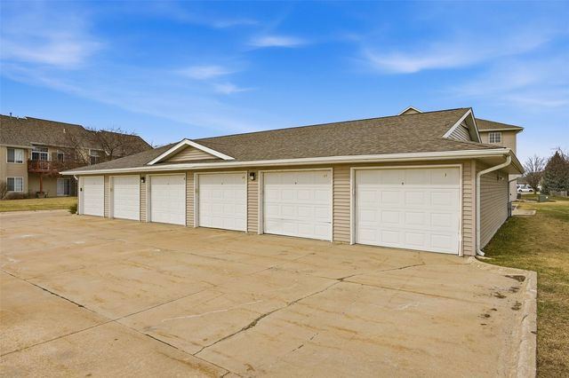 560 Penn Ct 11, North Liberty, IA 52317