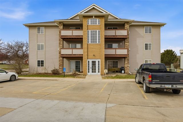 560 Penn Ct 11, North Liberty, IA 52317