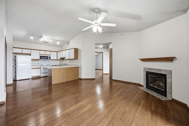 560 Penn Ct 11, North Liberty, IA 52317