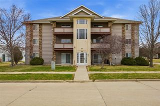 560 Penn Ct 11, North Liberty, IA 52317