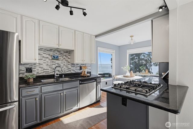 115 S 214th Street, Normandy Park, WA 98198