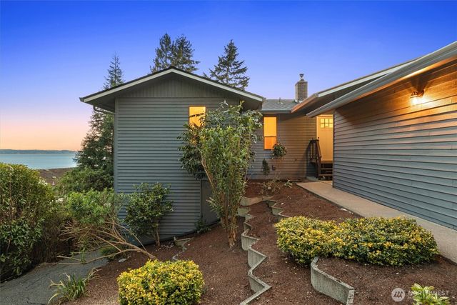 115 S 214th Street, Normandy Park, WA 98198
