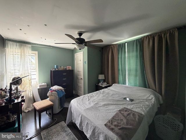 6 FLAGSHIP RD, Dundalk, MD 21222