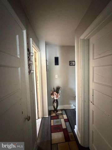 6 FLAGSHIP RD, Dundalk, MD 21222