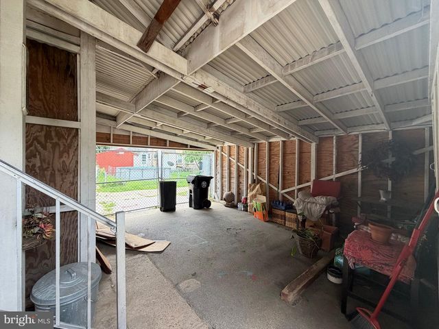 6 FLAGSHIP RD, Dundalk, MD 21222