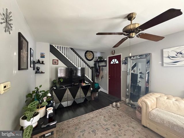 6 FLAGSHIP RD, Dundalk, MD 21222