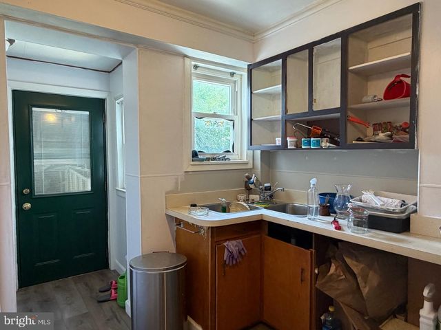 6 FLAGSHIP RD, Dundalk, MD 21222
