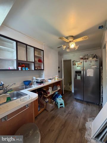 6 FLAGSHIP RD, Dundalk, MD 21222