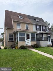 6 FLAGSHIP RD, Dundalk, MD 21222