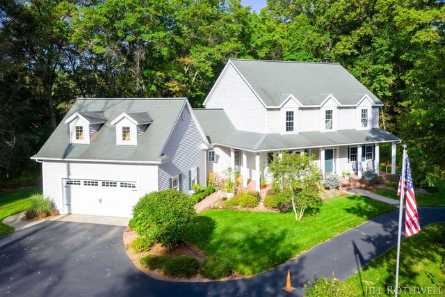 9147 Lakefield Court, Alto, MI 49302