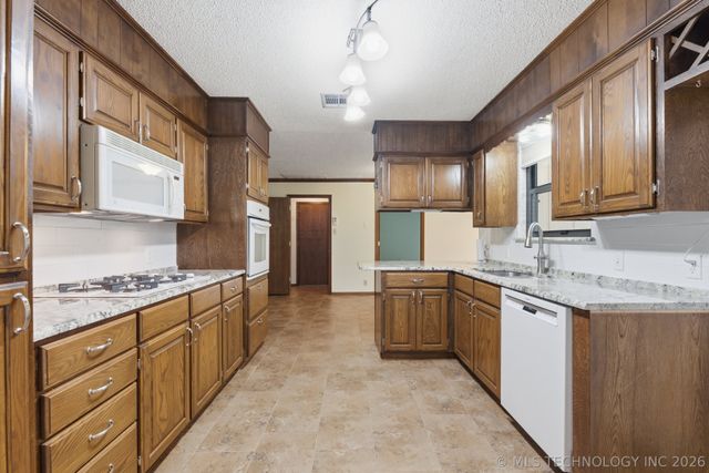 700 Hickory Hill Road, Sapulpa, OK 74066