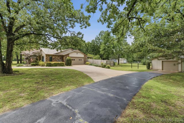 700 Hickory Hill Road, Sapulpa, OK 74066