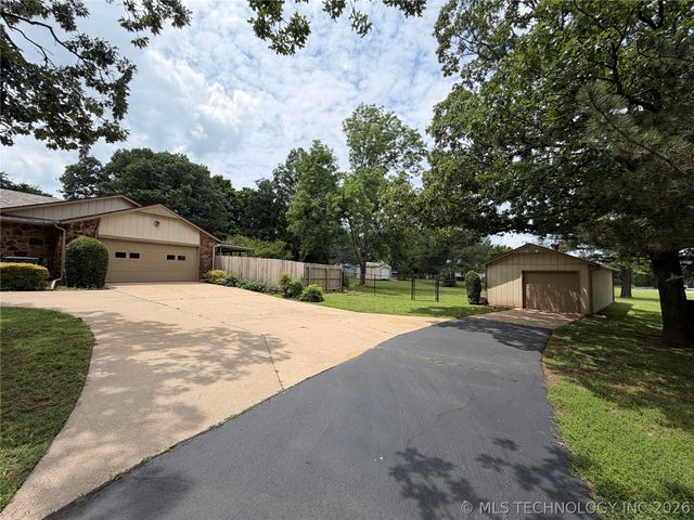 700 Hickory Hill Road, Sapulpa, OK 74066