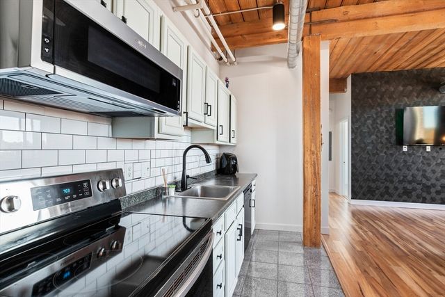 146 Court Street 603, Brockton, MA 02302