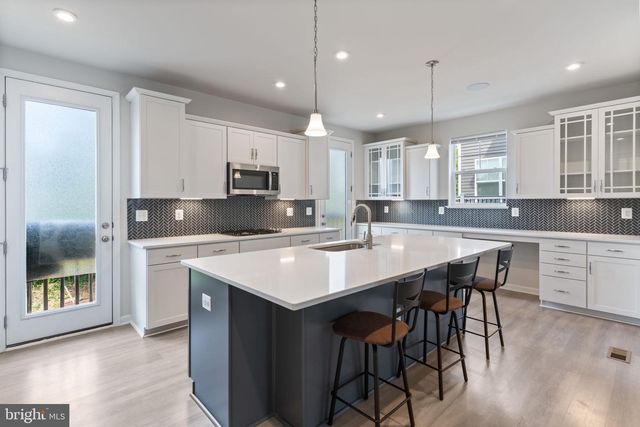 18277 SUMMIT POINTE DR, Triangle, VA 22172
