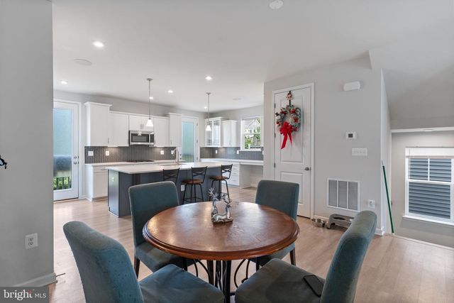 18277 SUMMIT POINTE DR, Triangle, VA 22172