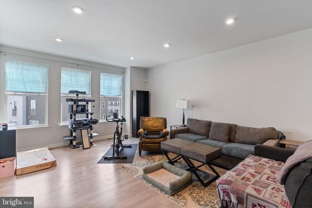 18277 SUMMIT POINTE DR, Triangle, VA 22172
