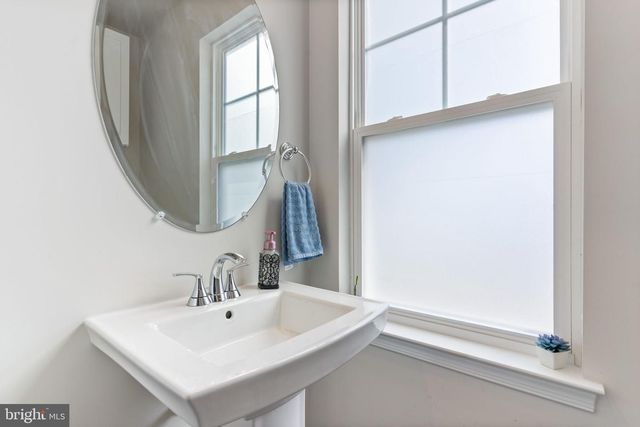 18277 SUMMIT POINTE DR, Triangle, VA 22172