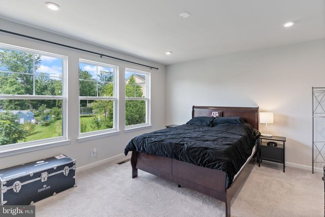 18277 SUMMIT POINTE DR, Triangle, VA 22172