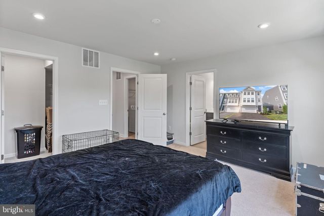 18277 SUMMIT POINTE DR, Triangle, VA 22172