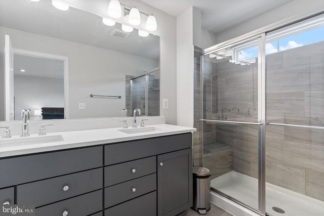 18277 SUMMIT POINTE DR, Triangle, VA 22172