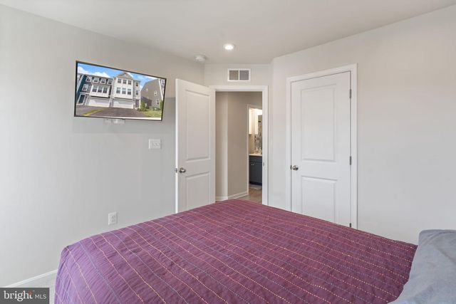 18277 SUMMIT POINTE DR, Triangle, VA 22172