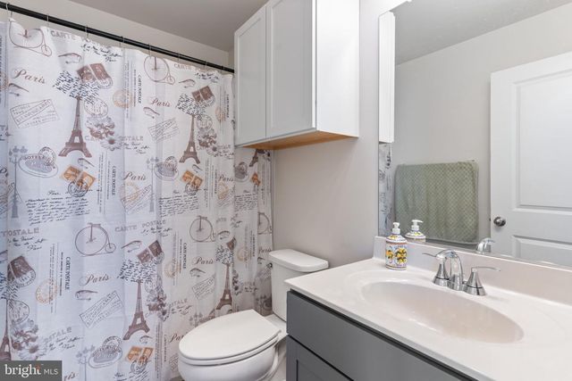 18277 SUMMIT POINTE DR, Triangle, VA 22172