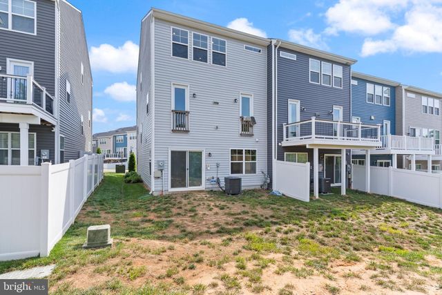 18277 SUMMIT POINTE DR, Triangle, VA 22172