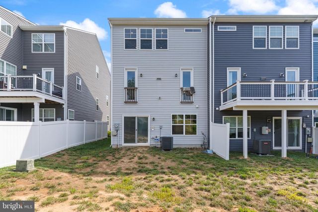 18277 SUMMIT POINTE DR, Triangle, VA 22172