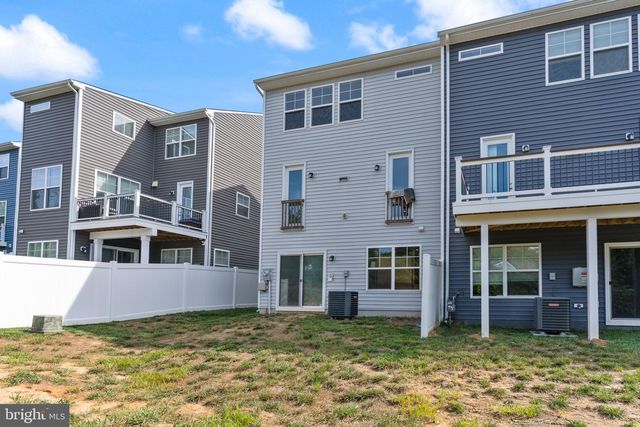18277 SUMMIT POINTE DR, Triangle, VA 22172