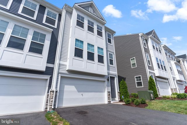 18277 SUMMIT POINTE DR, Triangle, VA 22172