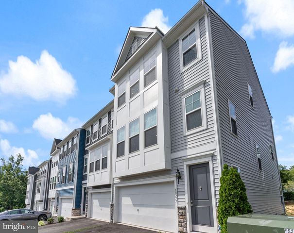 18277 SUMMIT POINTE DR, Triangle, VA 22172