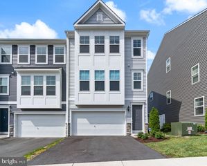 18277 SUMMIT POINTE DR, Triangle, VA 22172