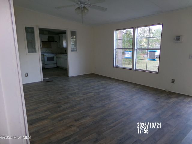 158 Brians Woods Road, Maple Hill, NC 28454