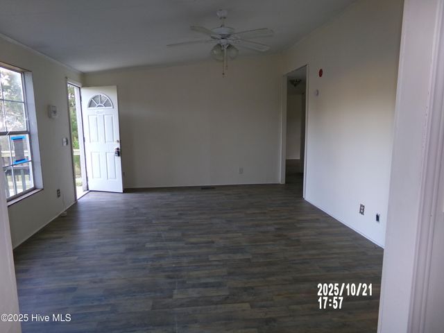 158 Brians Woods Road, Maple Hill, NC 28454