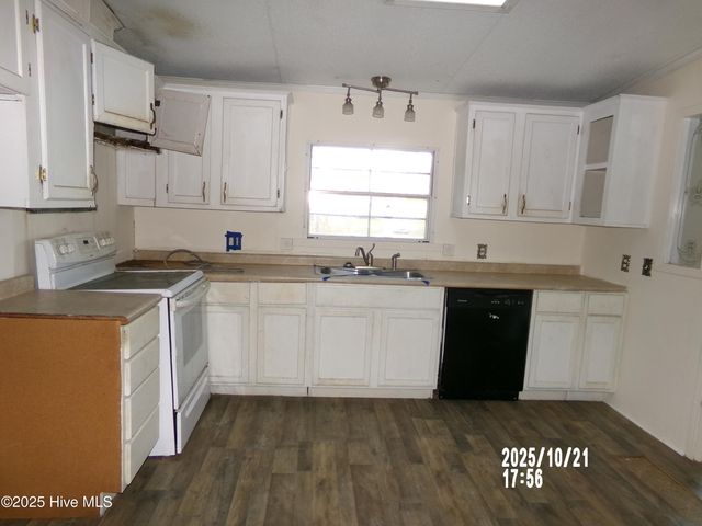 158 Brians Woods Road, Maple Hill, NC 28454