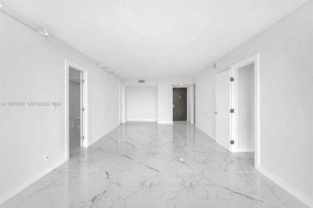 20335 W Country Club Drive 1108, Aventura, FL 33180
