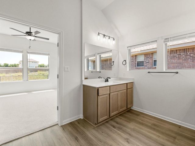581 Biscayne Bay BND, Kyle, TX 78640
