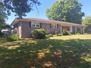 411 Paradise St, Lawrenceburg, TN 38464